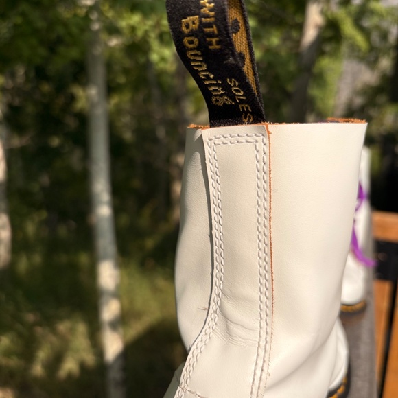 Dr. Martens 1460 Made in England White Leather Boots Size 8 – Worn Once - Picture 7 of 8